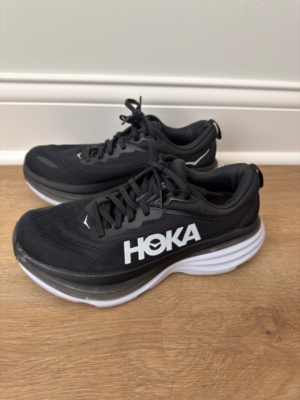 Hoka Women’s Bondi 8 Black 8.5B